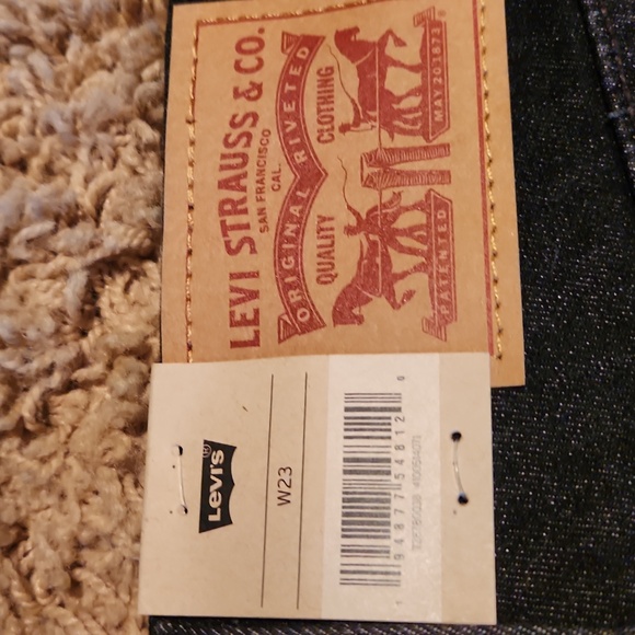 Levi's NWT black high-rise hypersonic jean shorts womans size 23 - Picture 7 of 9